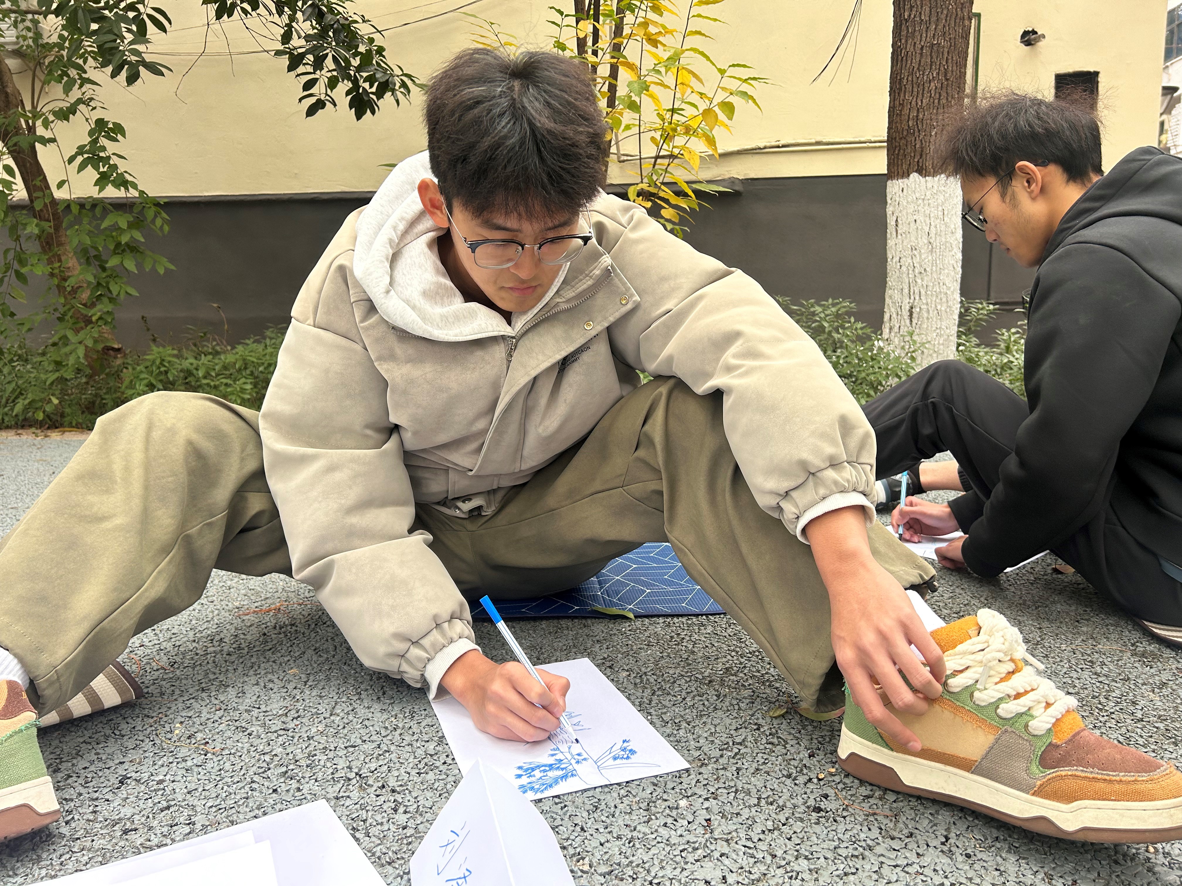 365英国上市公司