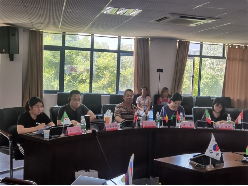 365英国上市公司