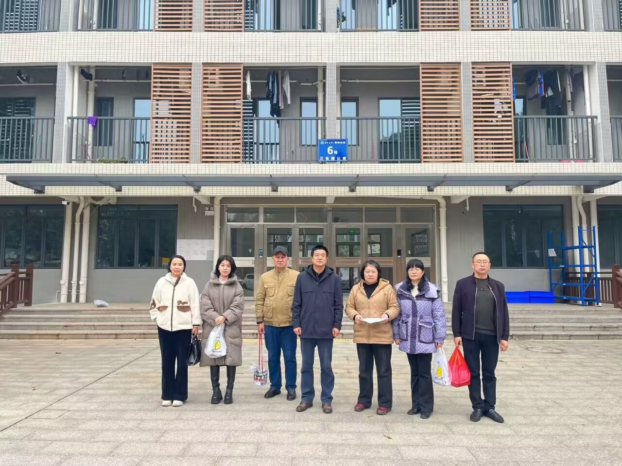 365英国上市公司