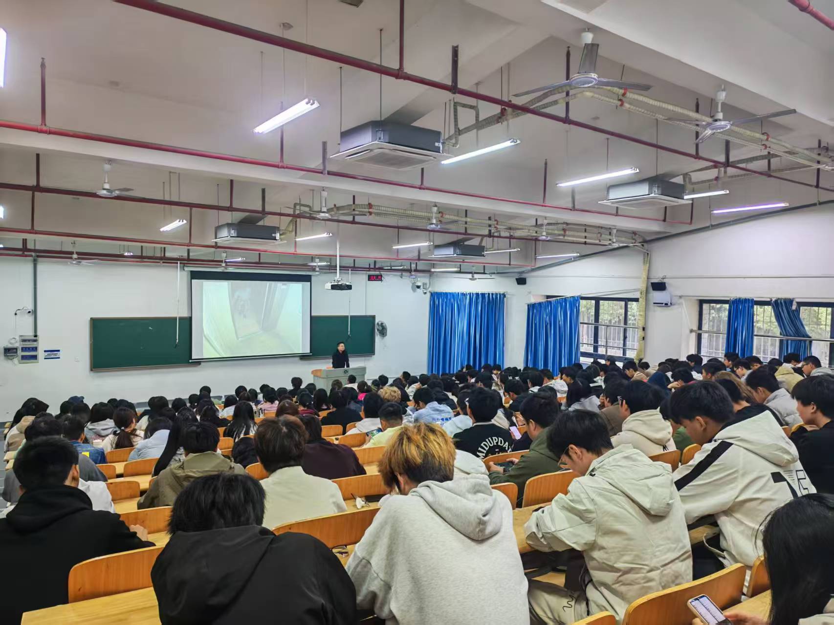 365英国上市公司