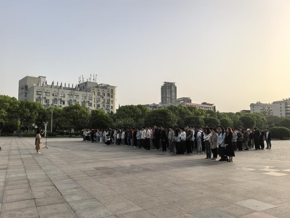 365英国上市公司