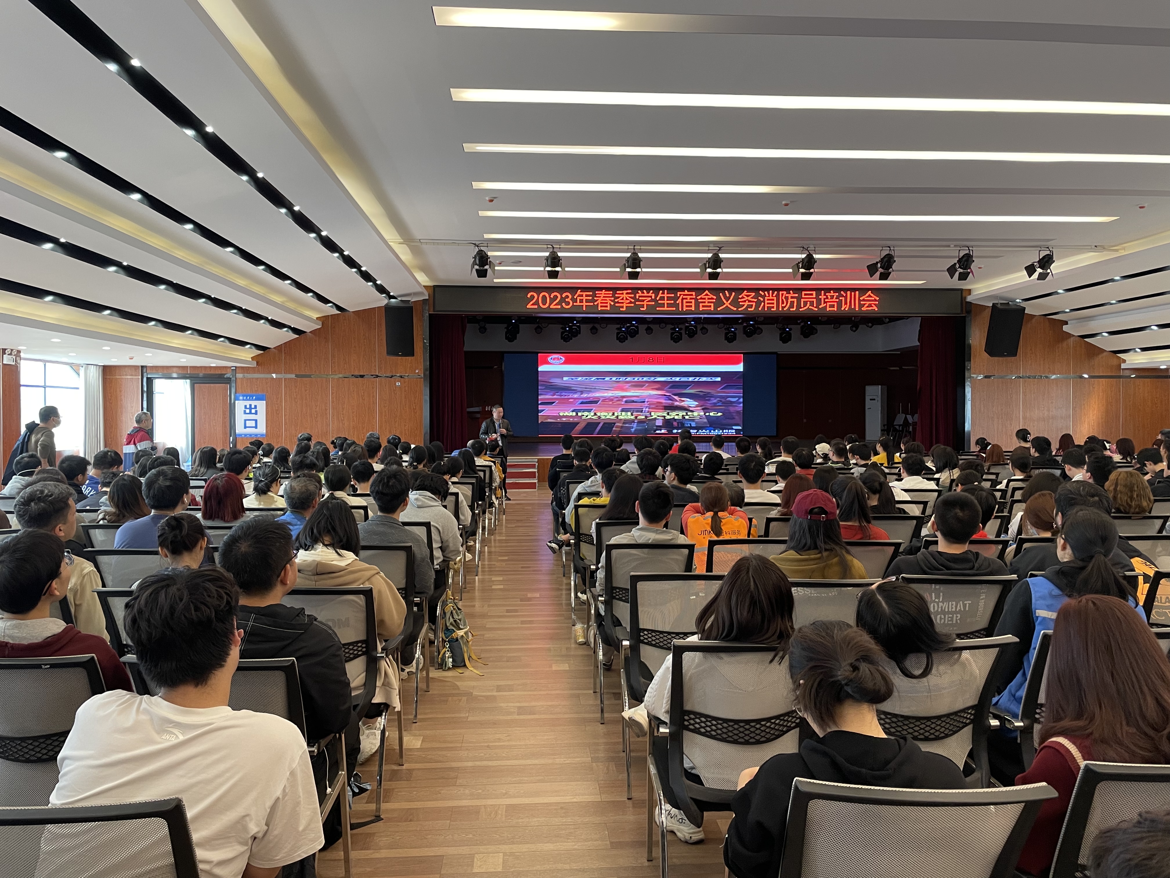 365英国上市公司