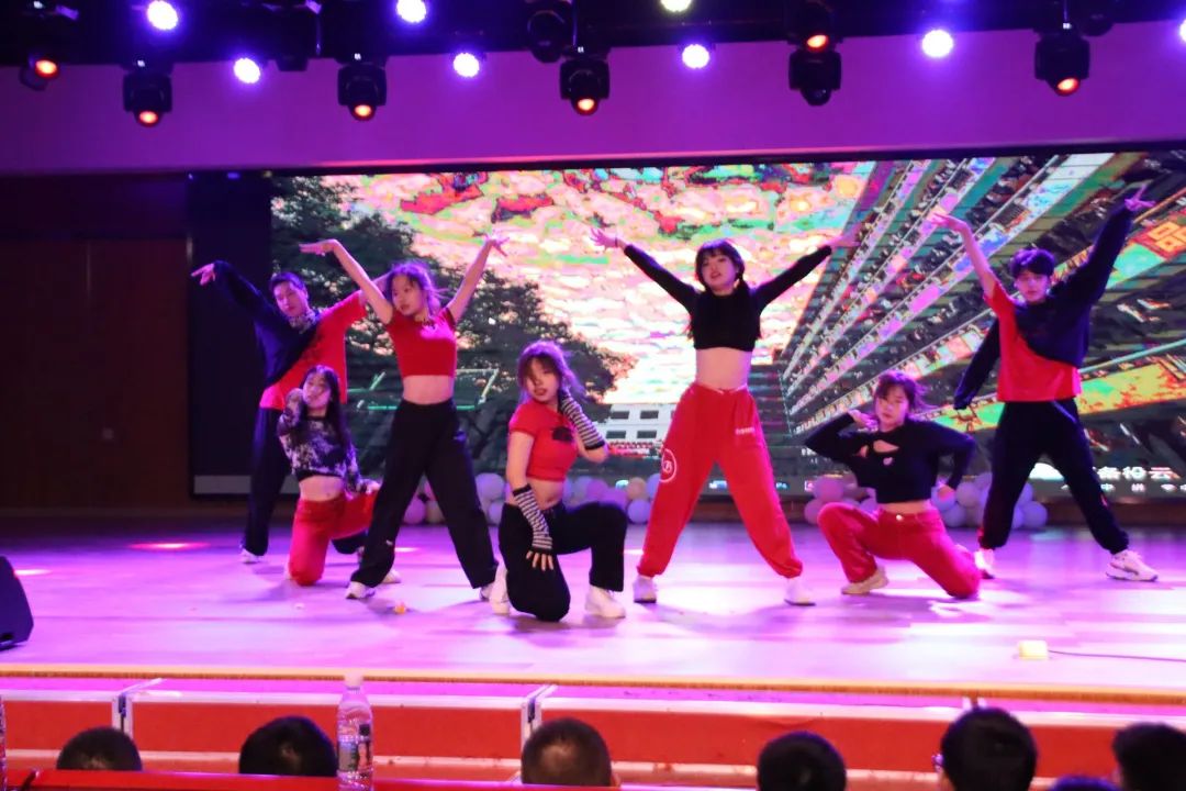 365英国上市公司