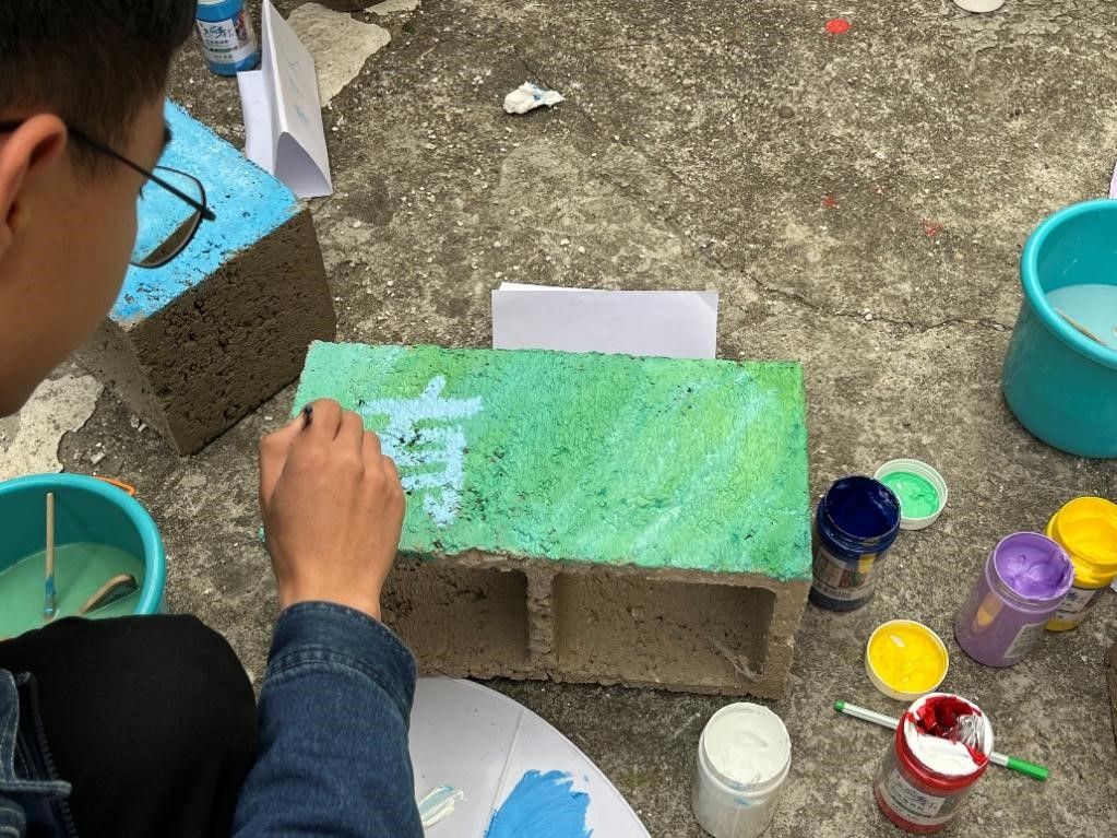 365英国上市公司