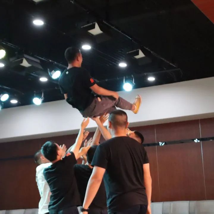 365英国上市公司