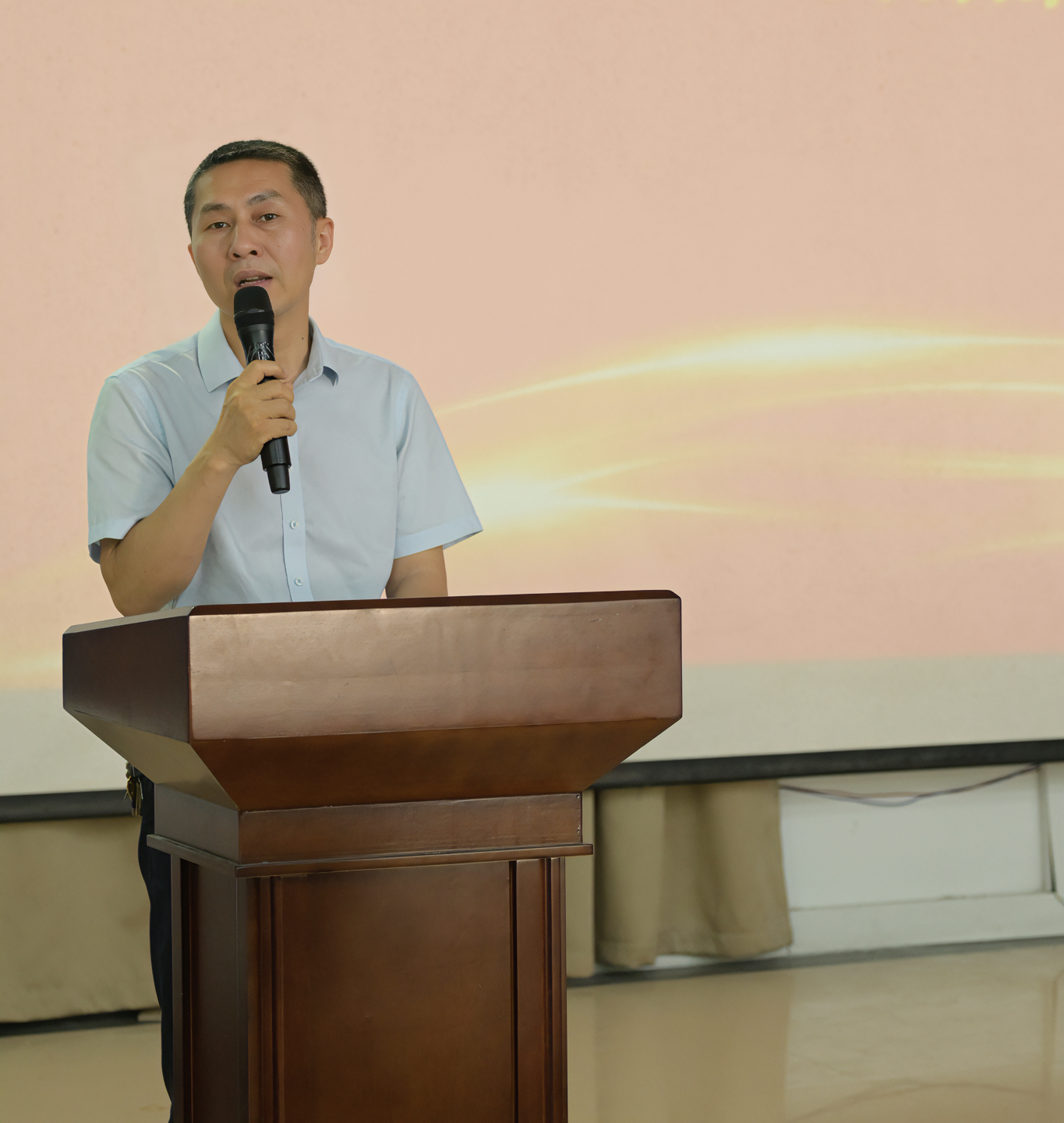 365英国上市公司