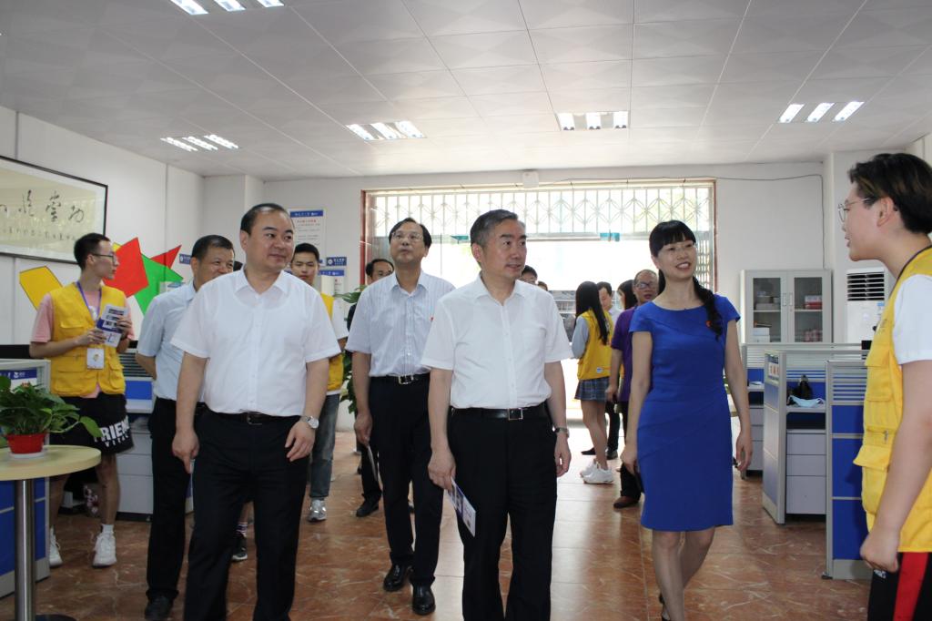 365英国上市公司