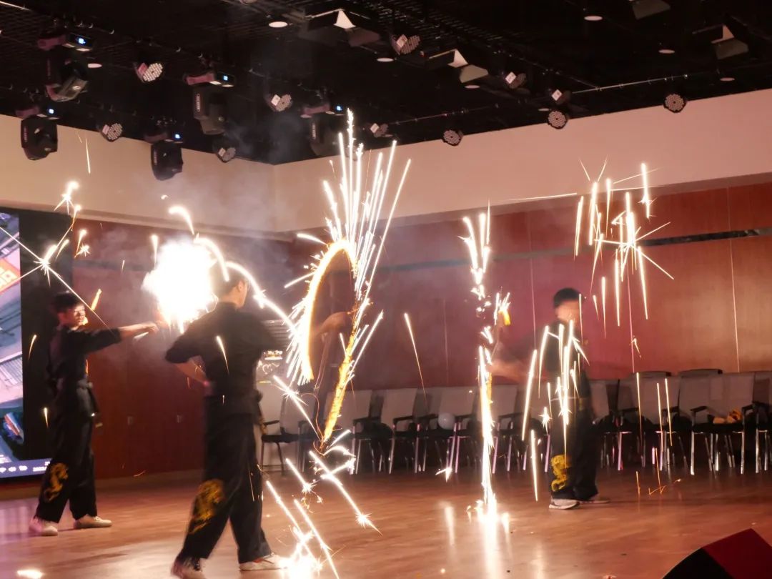 365英国上市公司