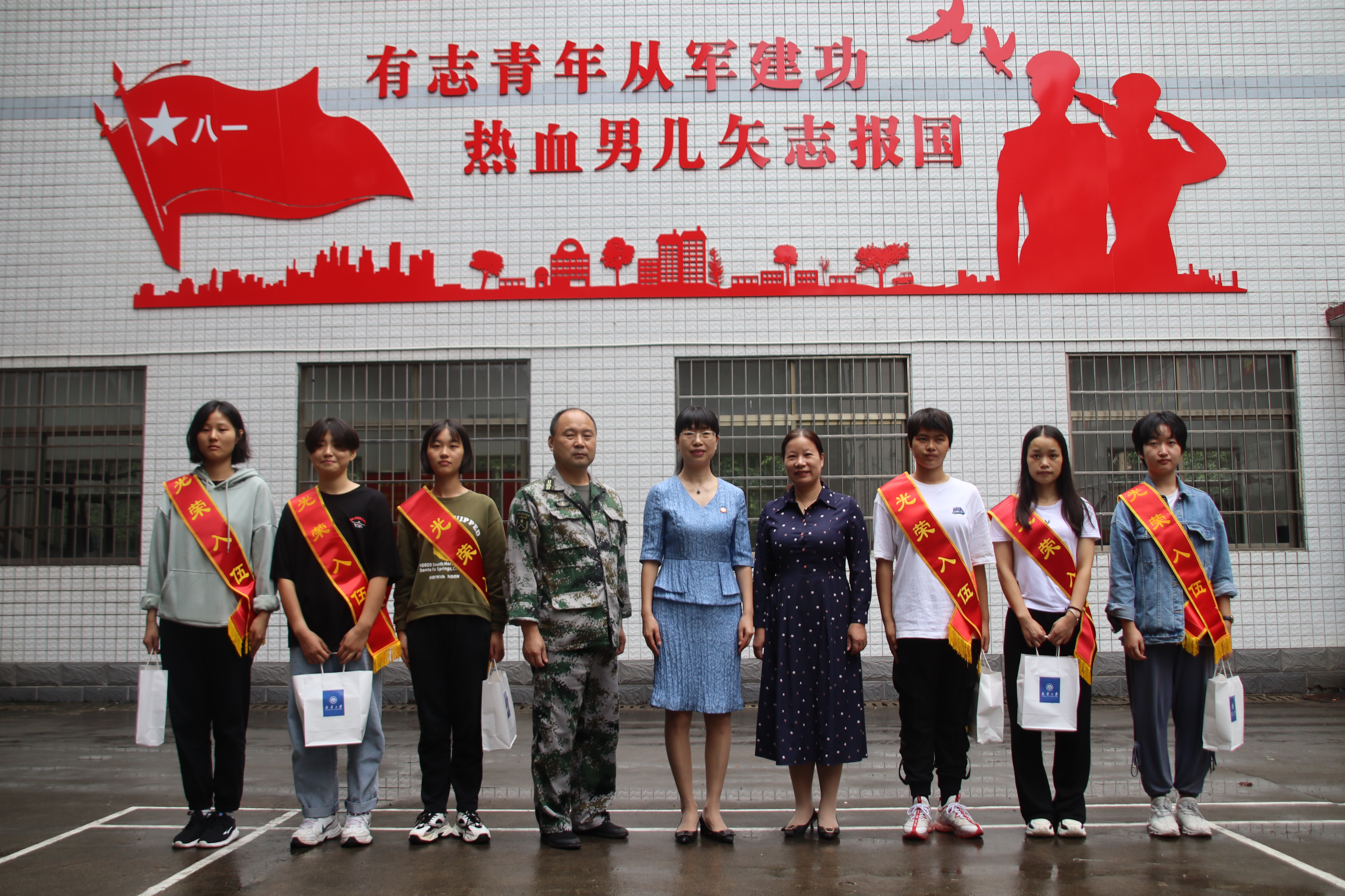 365英国上市公司