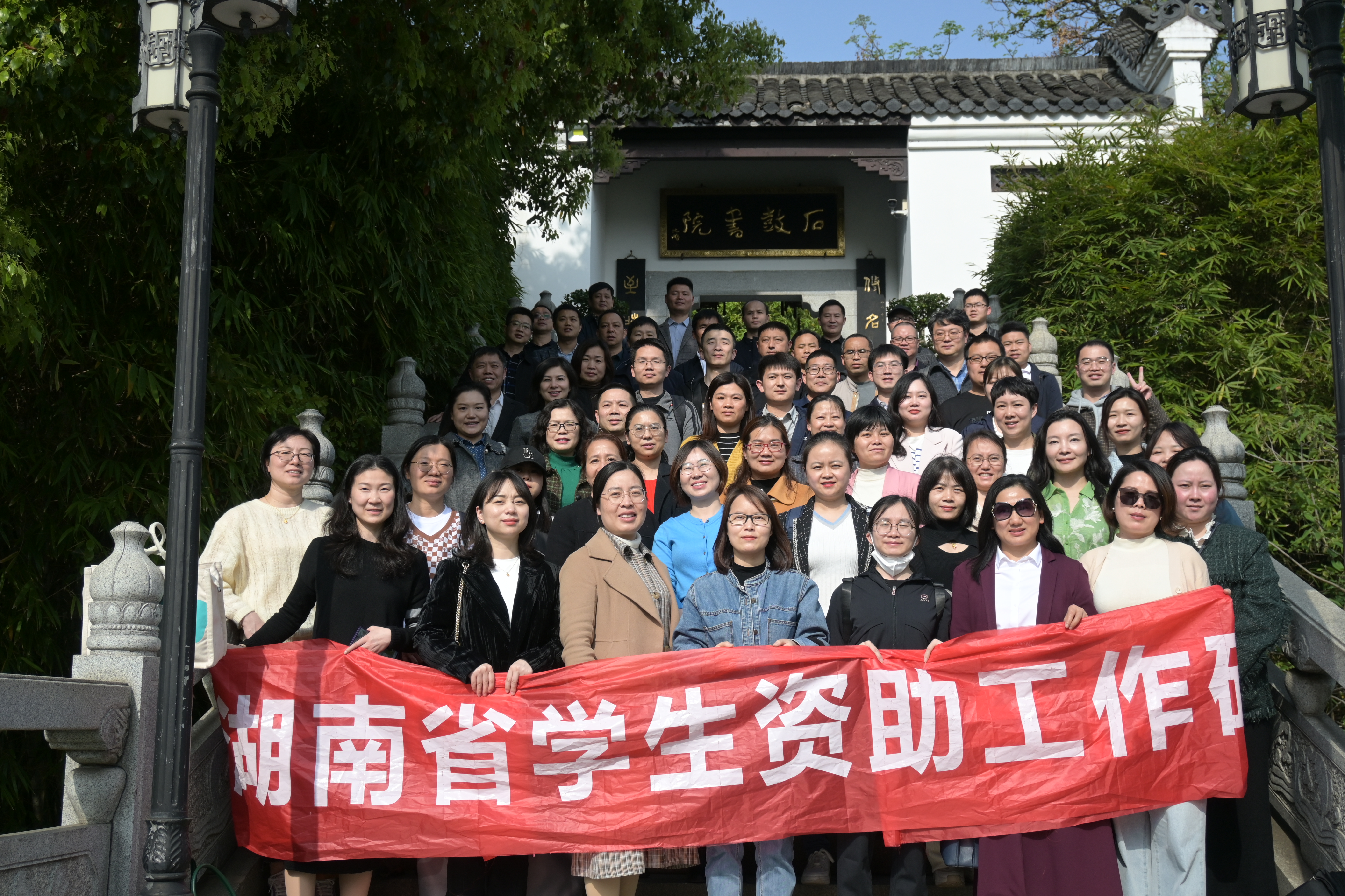 365英国上市公司