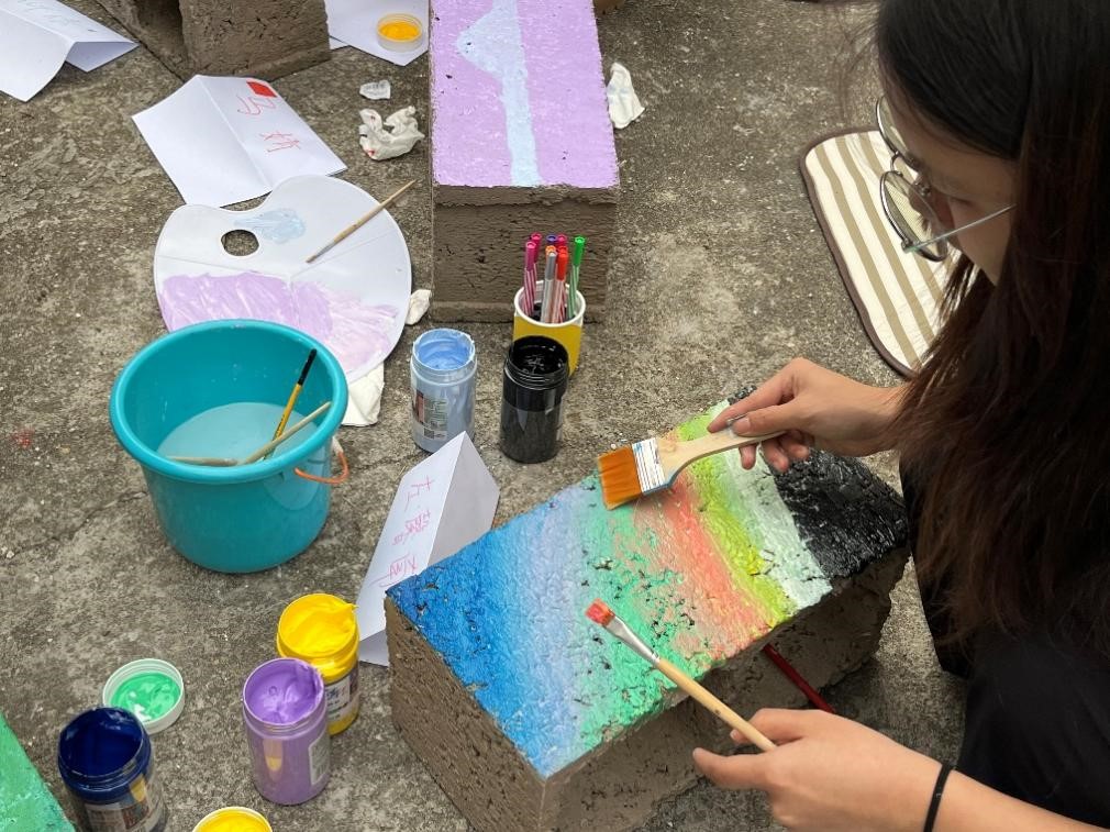 365英国上市公司