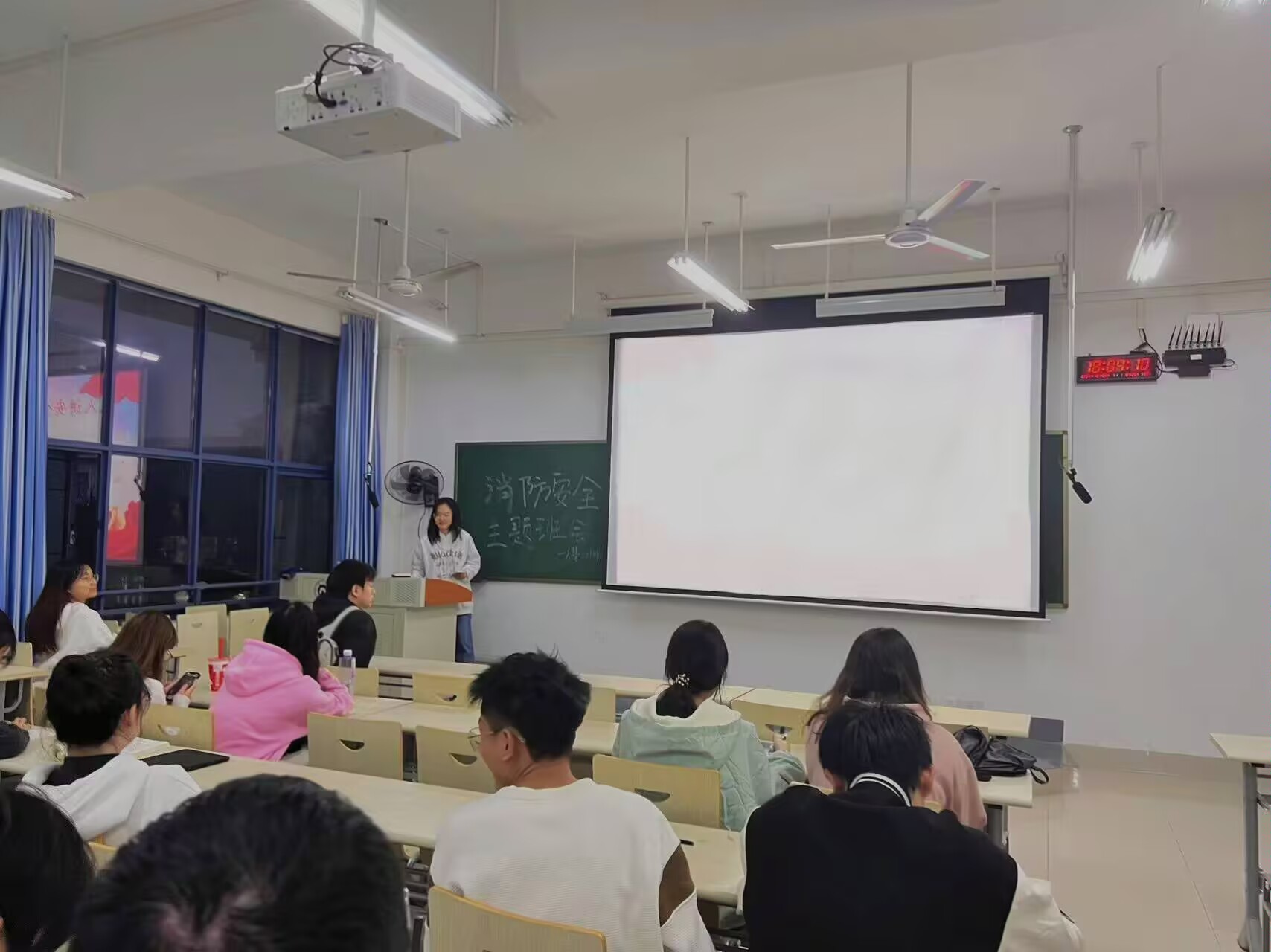 365英国上市公司