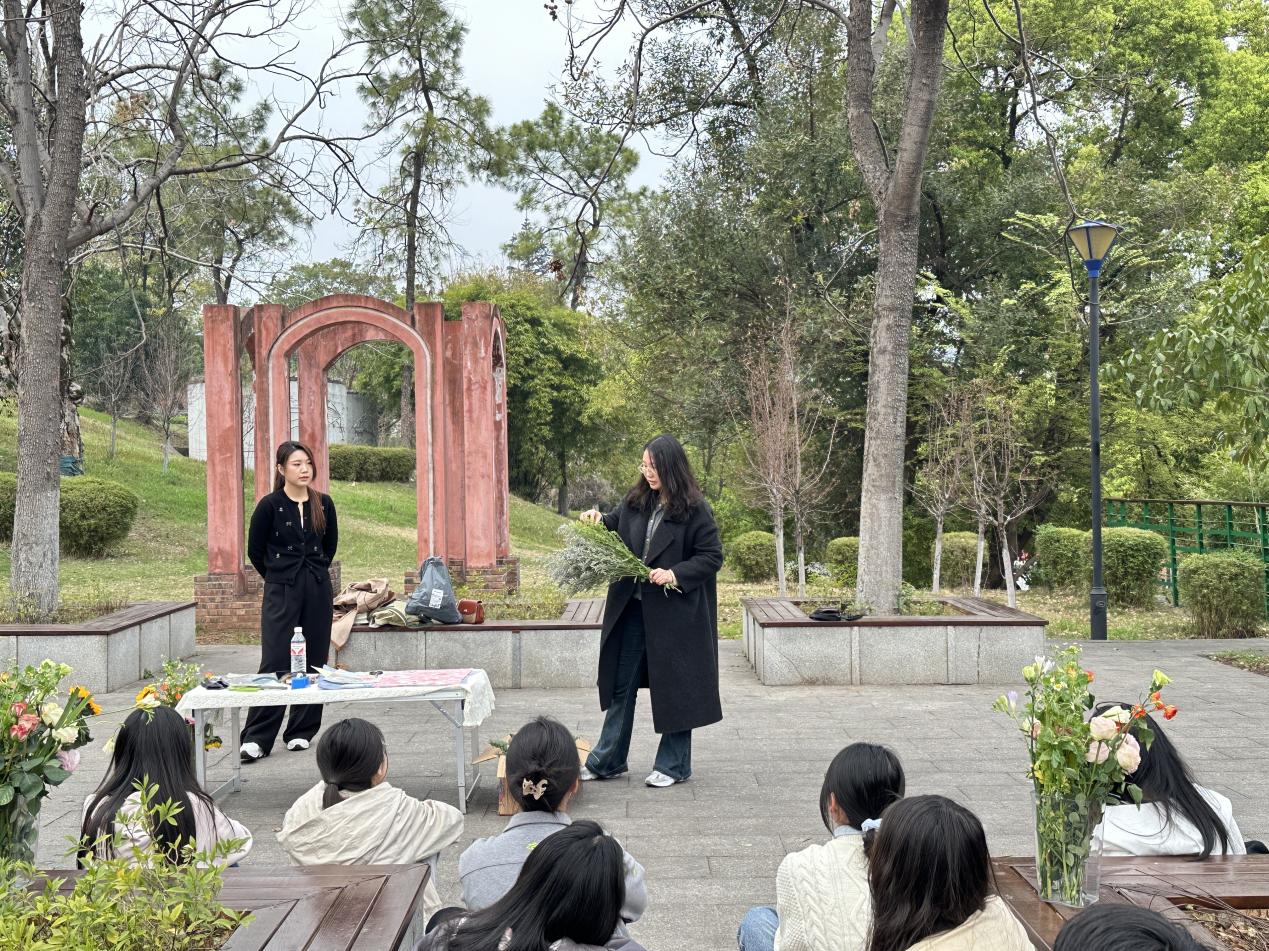 365英国上市公司