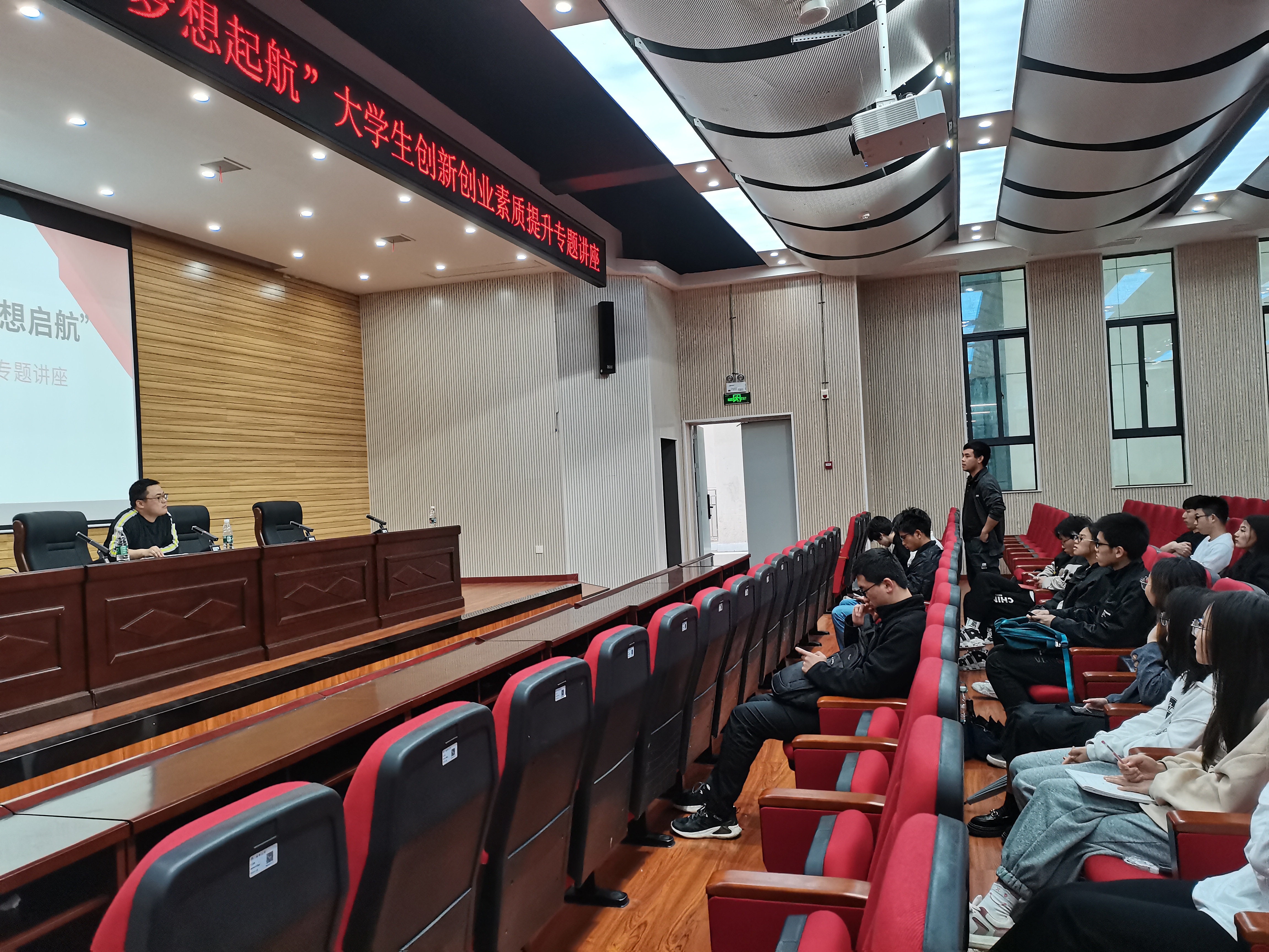 365英国上市公司