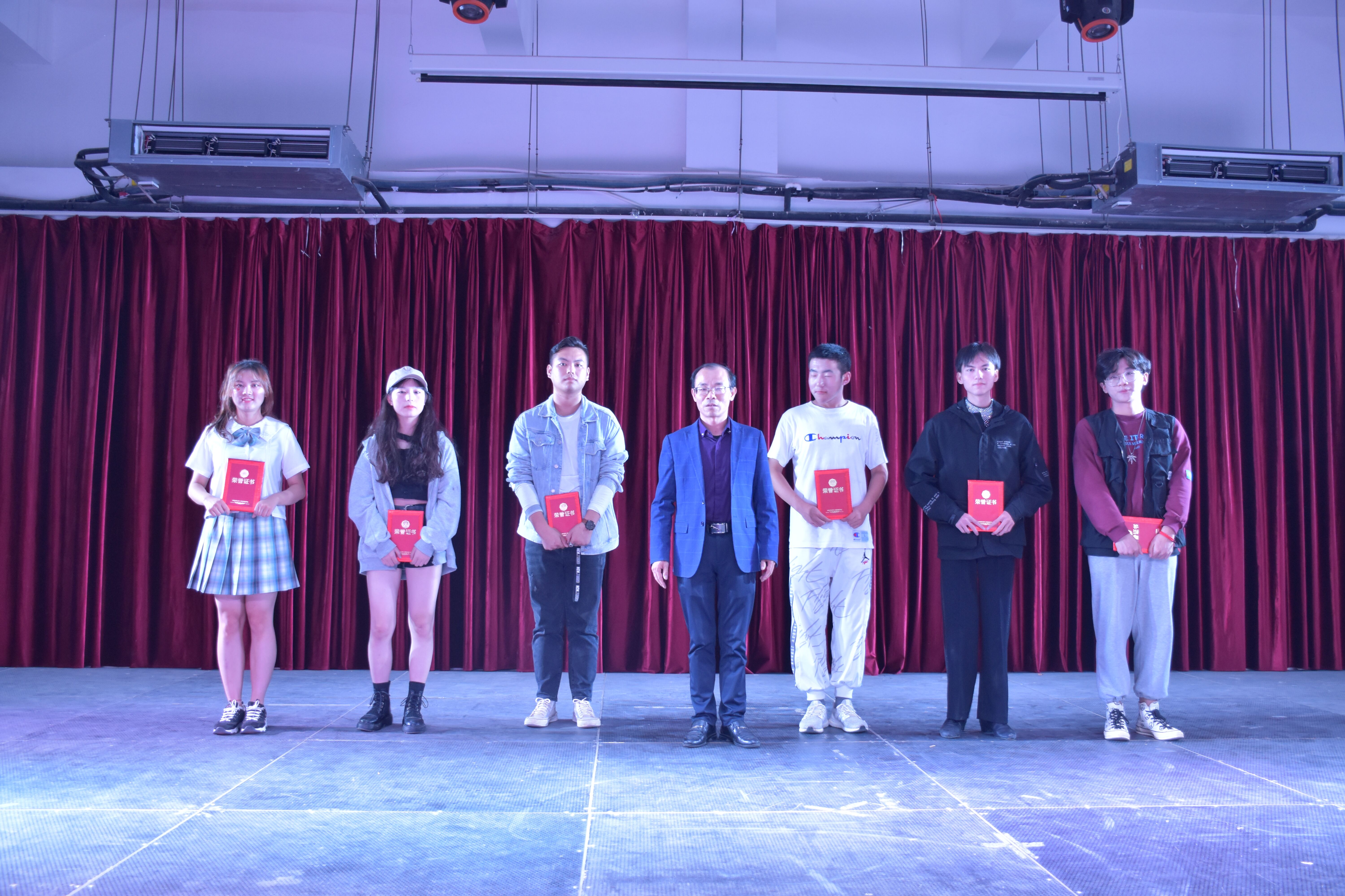 365英国上市公司