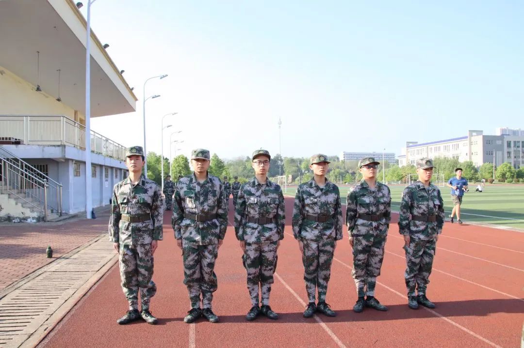 365英国上市公司