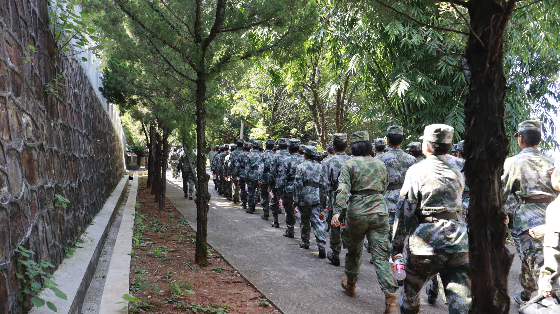 365英国上市公司