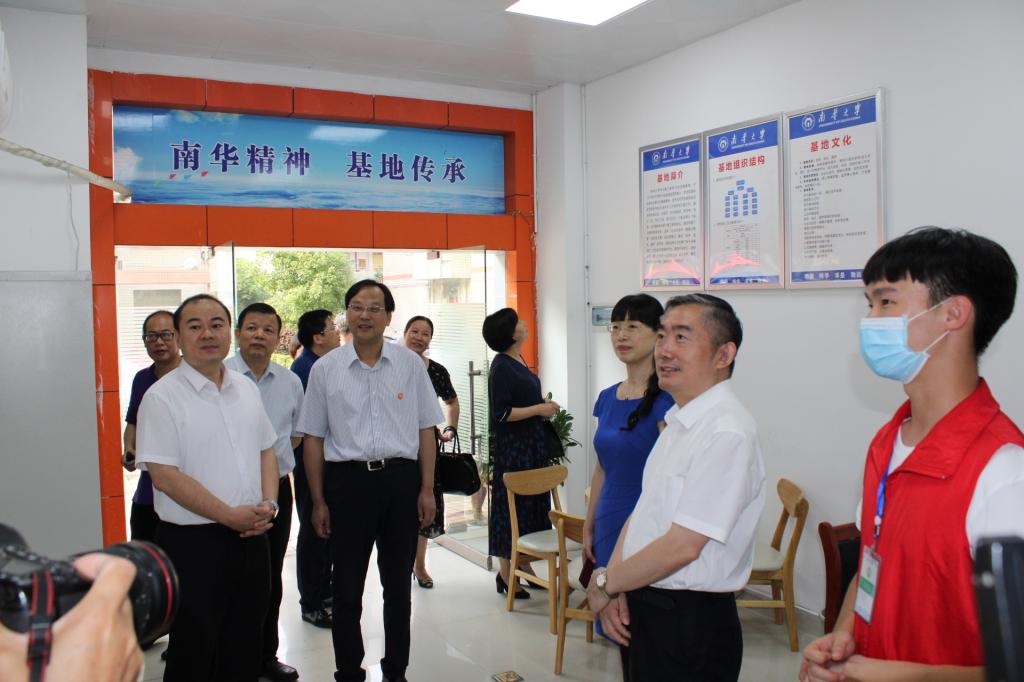 365英国上市公司