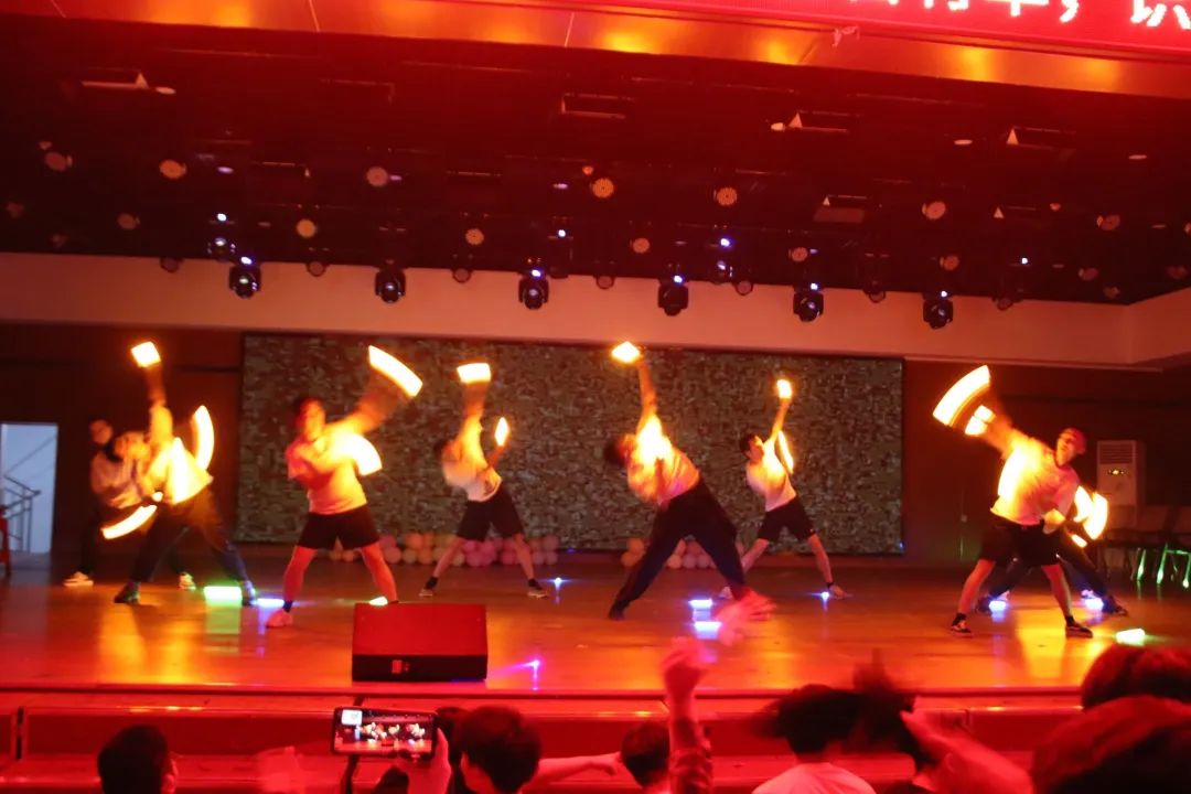 365英国上市公司