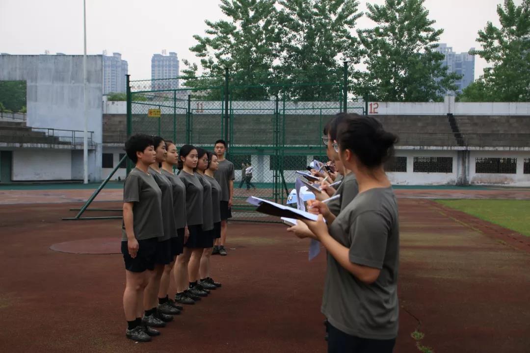 365英国上市公司